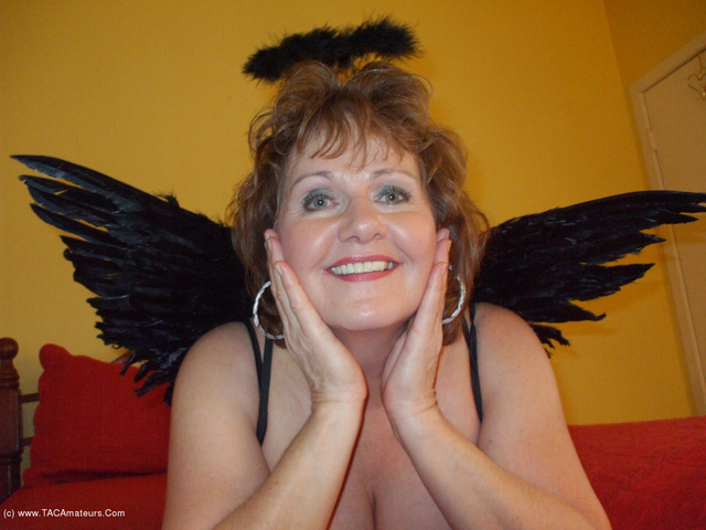 BustyBliss - Busty Angel Spreads Her Wings