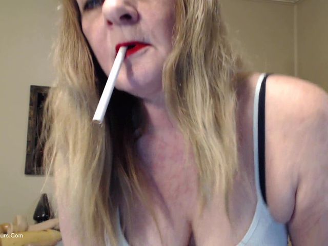 CougarBabeJolee - Dangling Smoke From Mt Red Lips