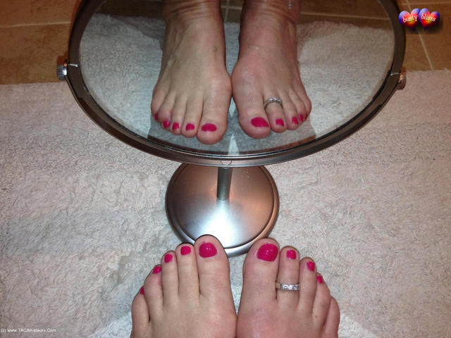 BustyBliss - Mirrored Toes  Pussy Spread Wide Open