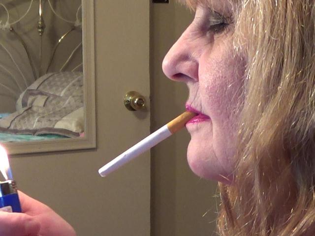 CougarBabeJolee - Side View Smoking Closeup