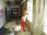 SweetSusi - Sexy Milf In A Condemned House - Free Pics